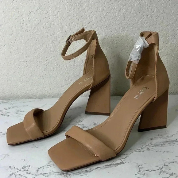 Bar III Flared Heel Dress Sandal Size 8M - Picture 2 of 9